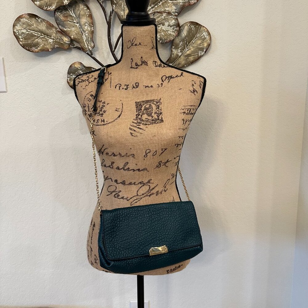 ✨ Authentic Burberry Mildenhall Crossbody Bag in Pebbled Leather - Deep Green ✨ - Picture 3 of 12